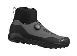 Fizik Terra Nanuq GTX Cyklistick&eacute; Tretry Čern&aacute;/&Scaron;ed&aacute; Black/Gray